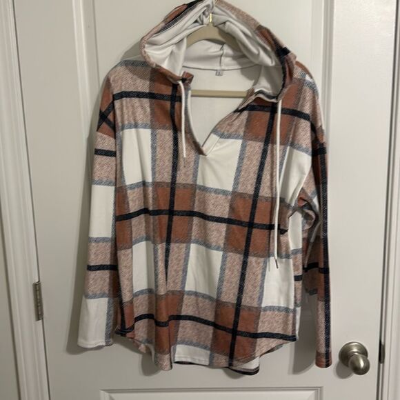 Black/Brown Pullover  - Picture 1 of 3